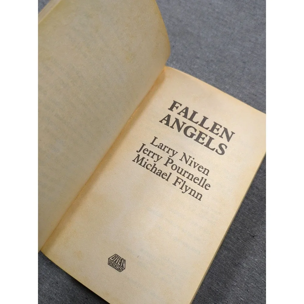 Fallen Angels Larry Niven Jerry Pournelle Baen Books 1st Printing 1991 VTG‎ PB